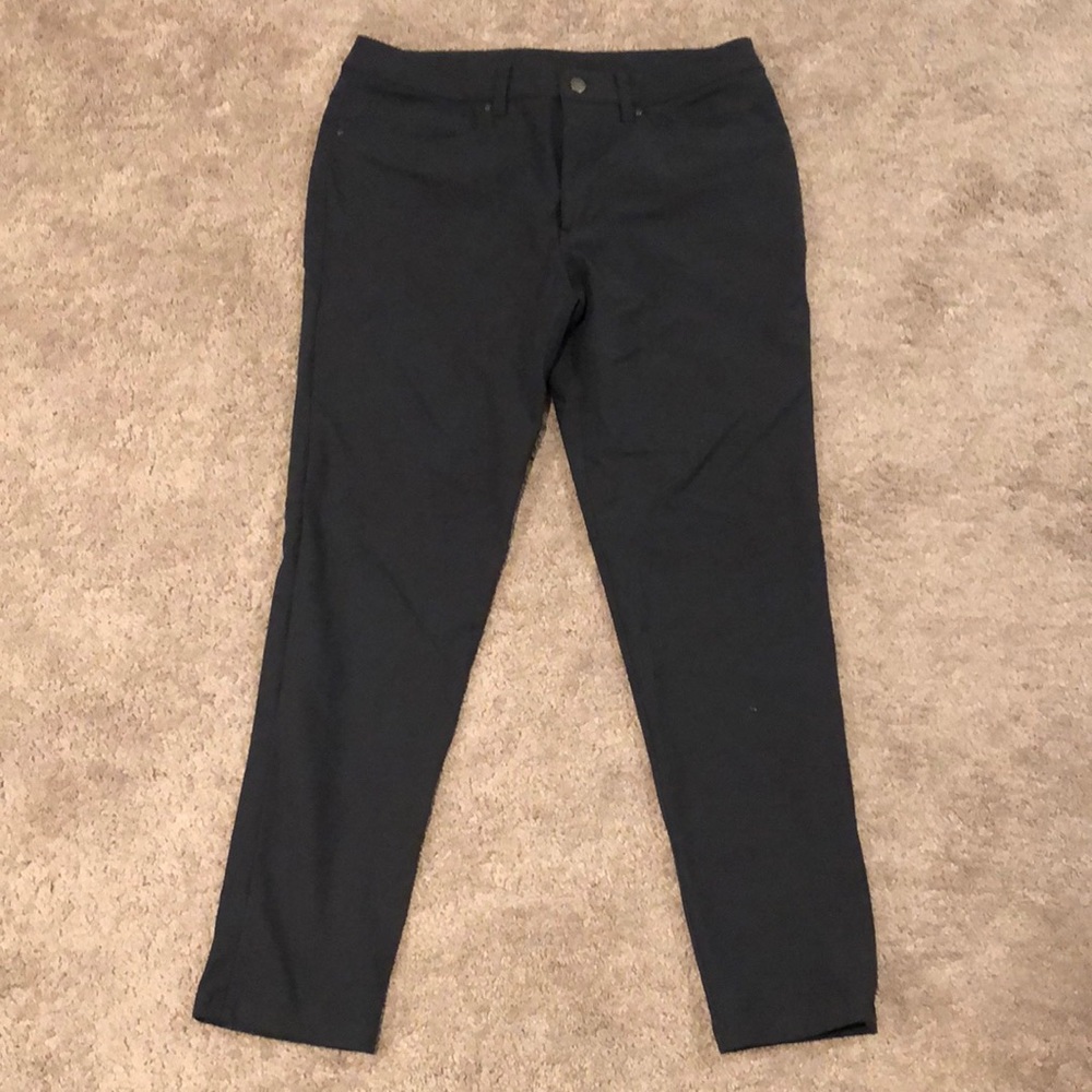 Lululemon Men’s Commission Classic-Fit Pant 32" 
Warpstreme. Size 32. Obsidian .